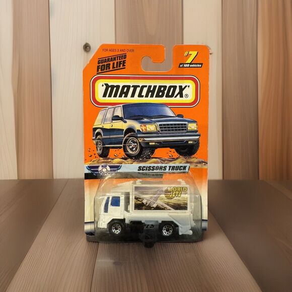 Matchbox #7 Ford Scissors Cargo Truck 1999 White Air Traffic Series NEW NIB - Picture 1 of 8